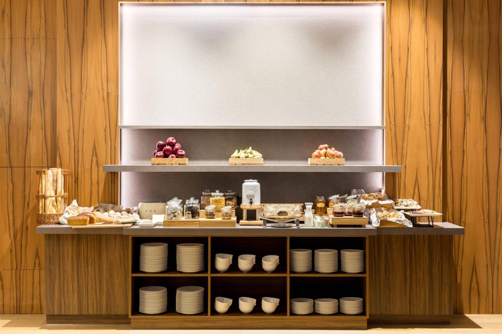 Ac Hotel By Marriott Wroclaw Exterior photo A buffet at a hotel