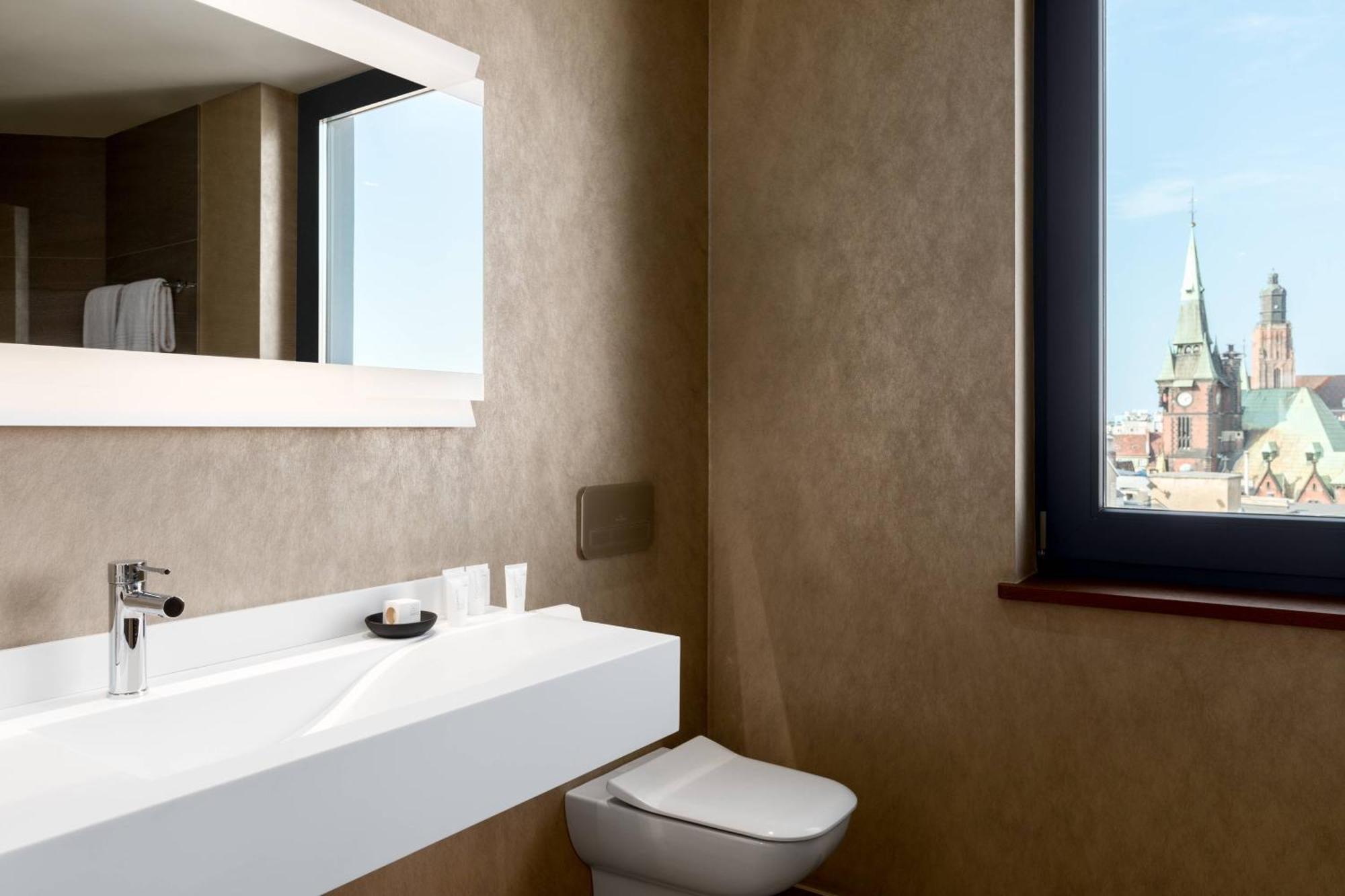 Ac Hotel By Marriott Wroclaw Exterior photo Bathroom