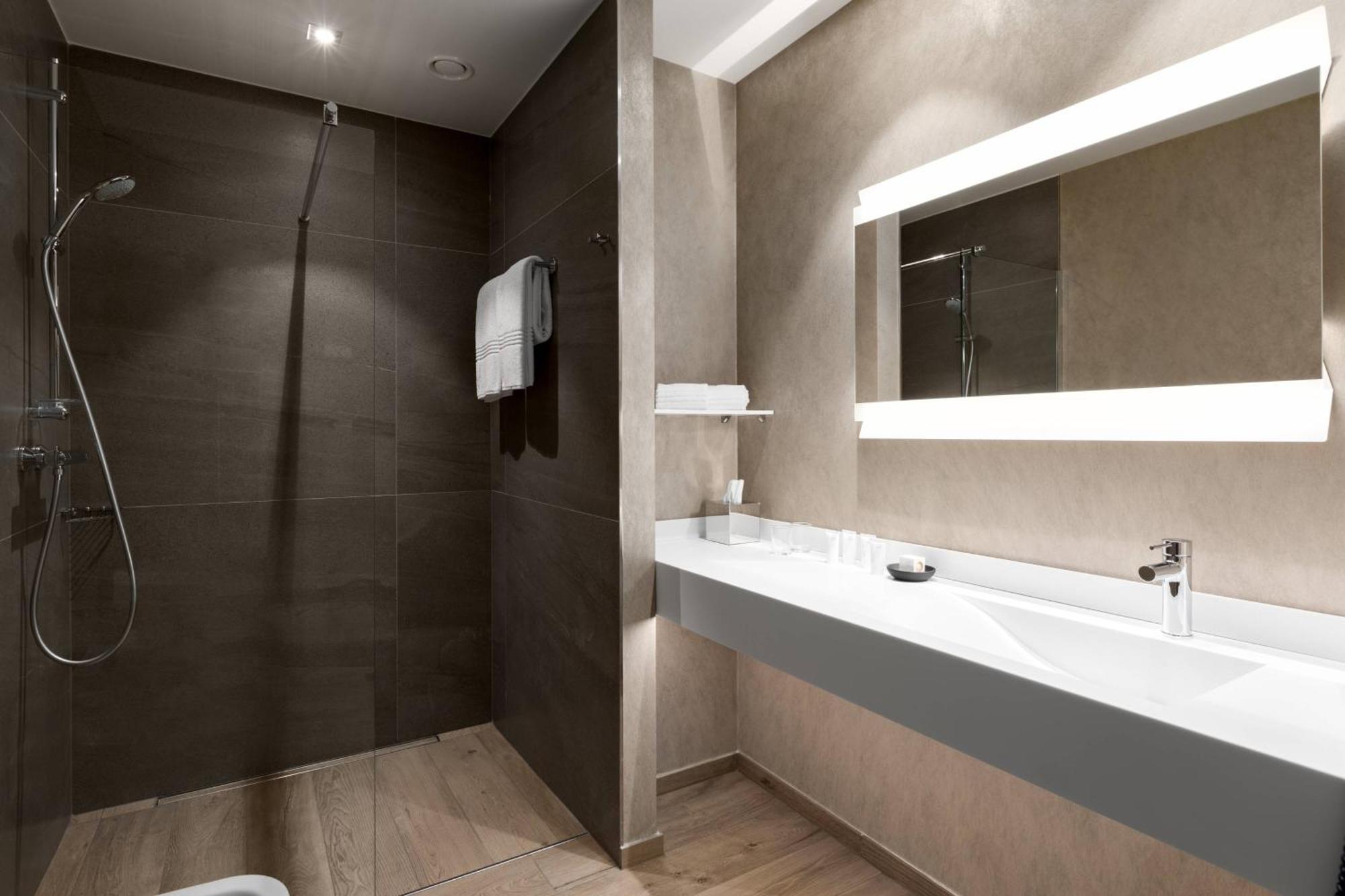 Ac Hotel By Marriott Wroclaw Exterior photo Bathroom