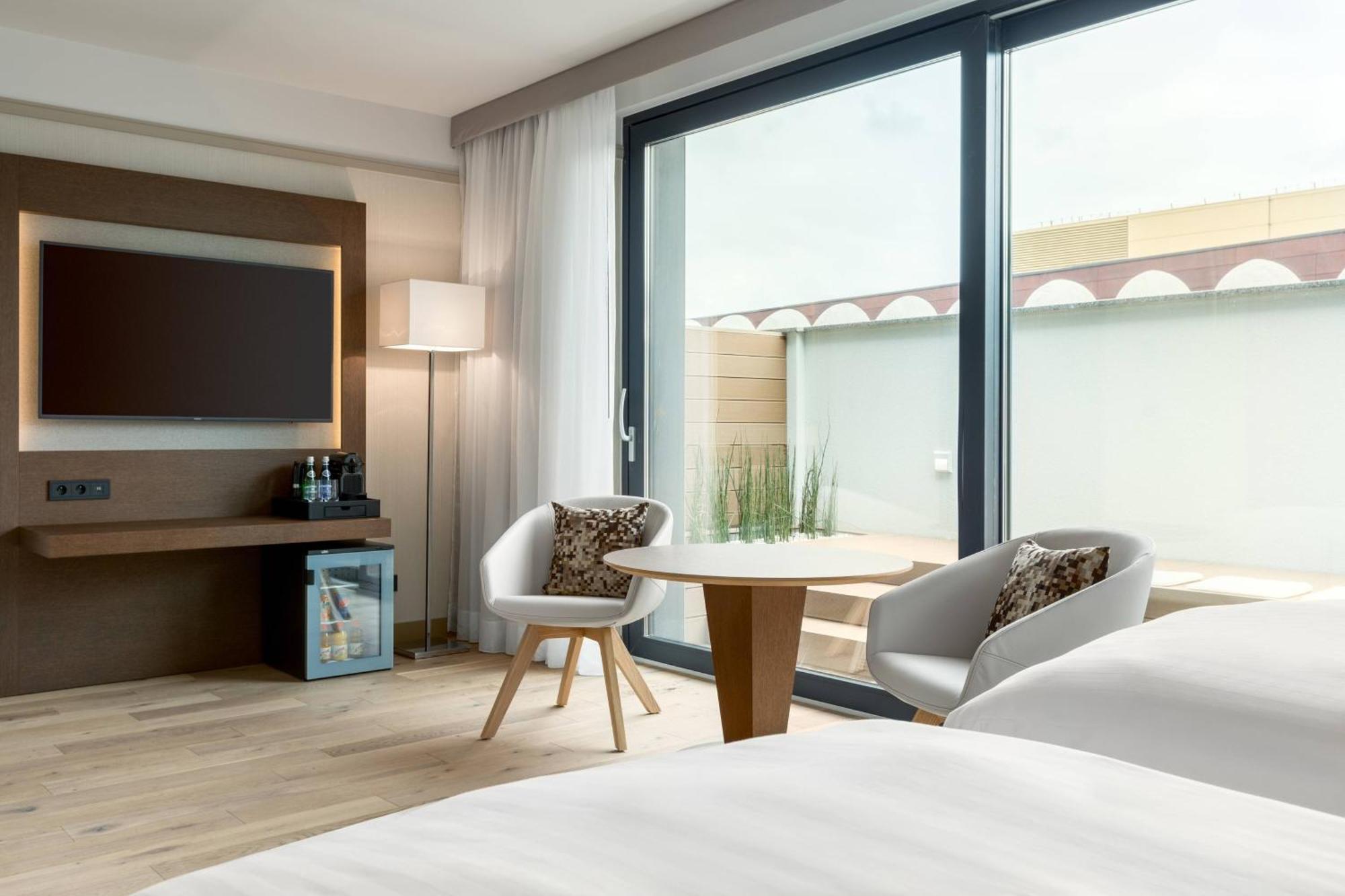 Ac Hotel By Marriott Wroclaw Exterior photo Deluxe room