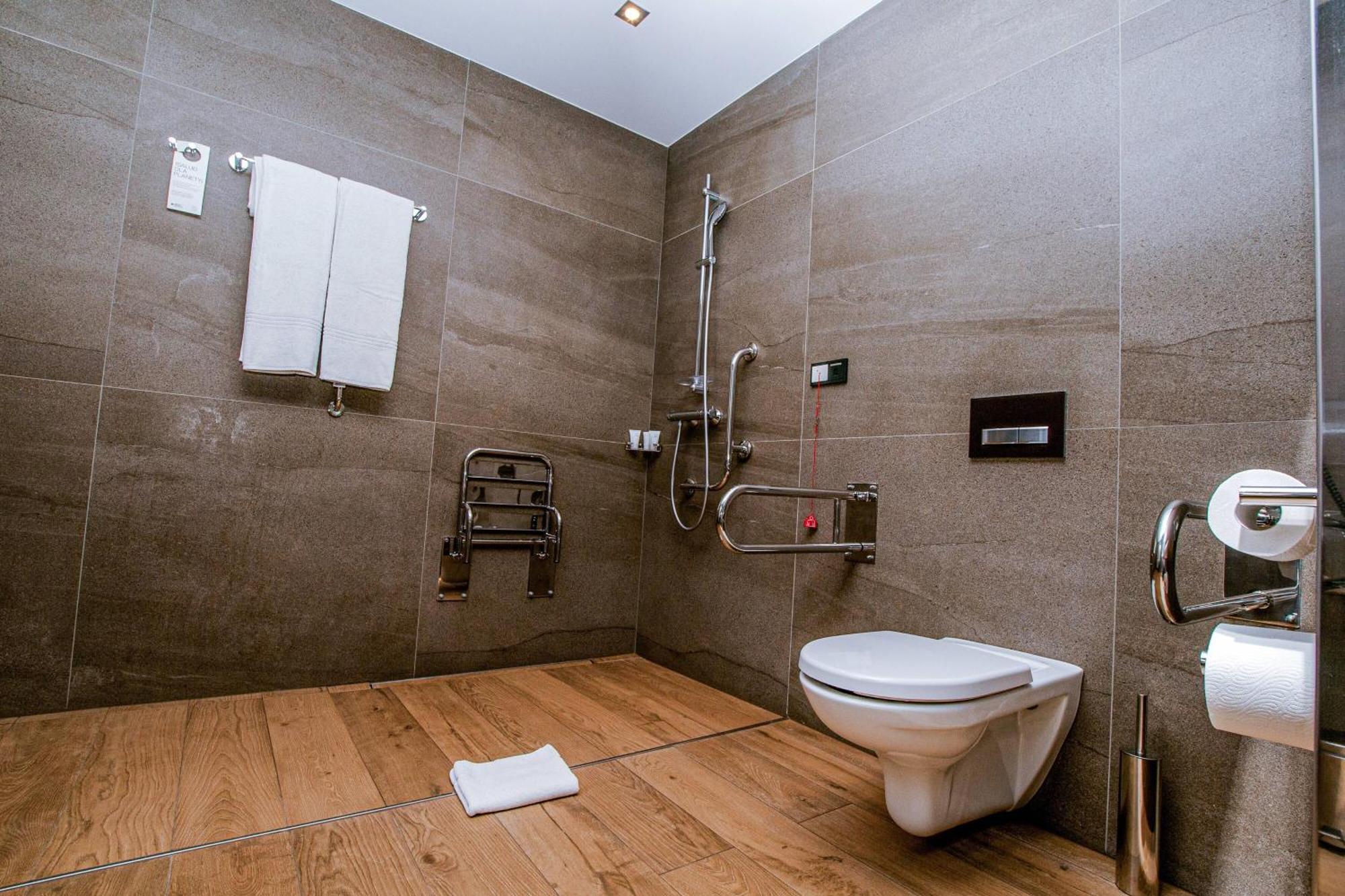 Ac Hotel By Marriott Wroclaw Exterior photo A wet room