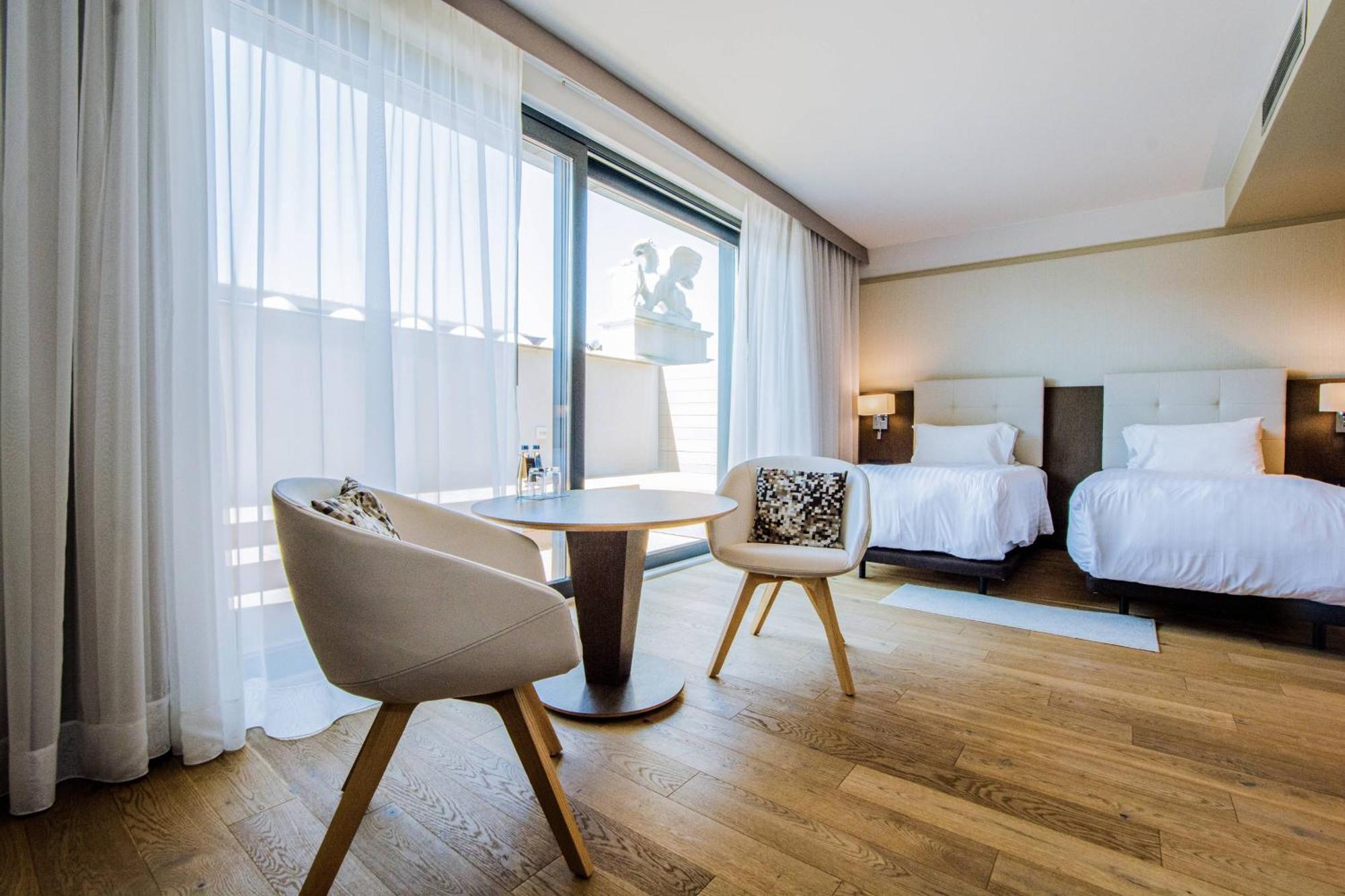 Ac Hotel By Marriott Wroclaw Exterior photo Deluxe room